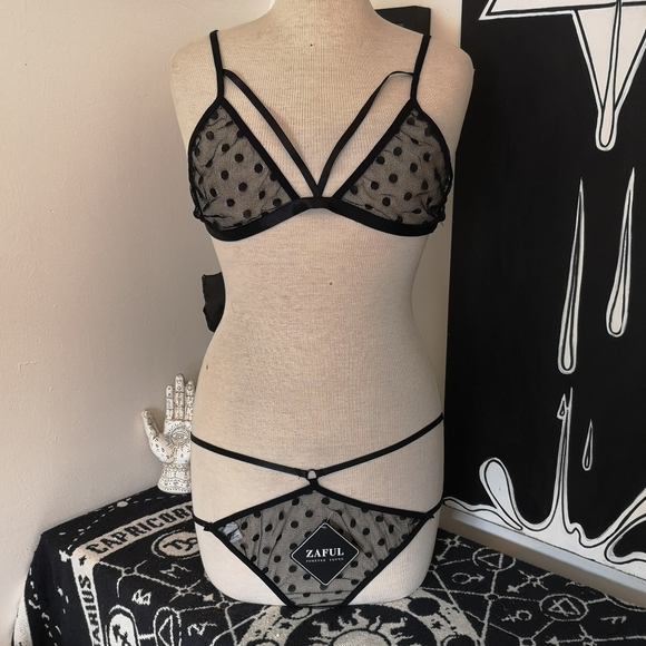 BNWT Dotted Harness Sheer Mesh Lingerie Set - Picture 5 of 10